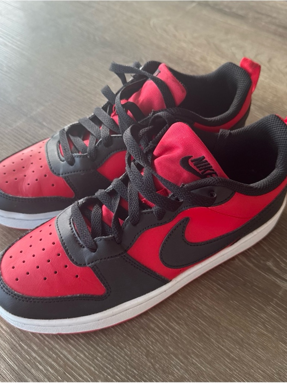 Nike Kids Red and Black Low-Top Sneakers with White Midsole